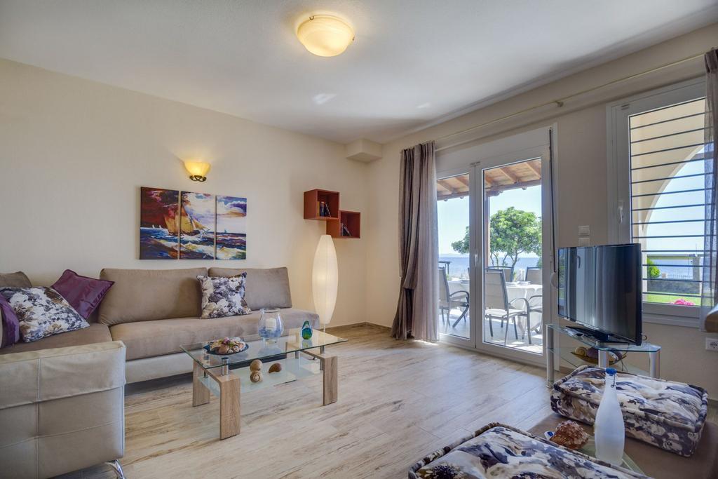 Villa Nefeli - Akti Salonikiou A Agios Nikolaos  Exteriör bild